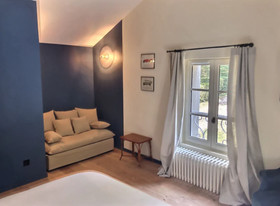 Lyon Country House