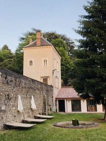 Lyon Country House
