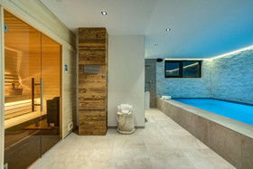 Chalet Red Fox