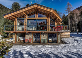 Chalet Red Fox