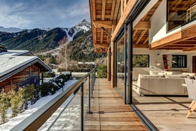 Chalet Red Fox