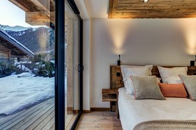 Chalet Red Fox