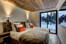 Chalet Red Fox