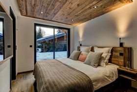 Chalet Red Fox