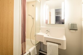 B&B Hotel Grenoble Université 1