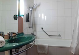 B&B HOTEL Grenoble Université