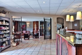 Logis La Bastide De Grignan Hotel & Restaurant La Chênaie