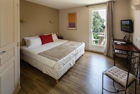 Logis La Bastide De Grignan Hotel & Restaurant La Chênaie