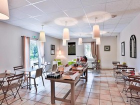 Logis La Bastide De Grignan Hotel & Restaurant La Chênaie