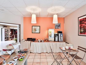 Logis La Bastide De Grignan Hotel & Restaurant La Chênaie