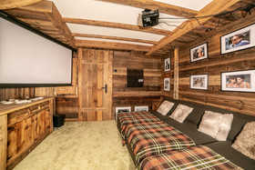Kashmyre Chalet Luxe Chauffeur Sauna