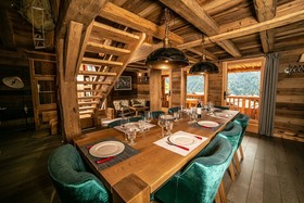 Kashmyre Chalet Luxe Chauffeur Sauna