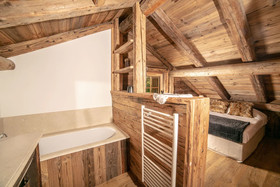 Kashmyre Chalet Luxe Chauffeur Sauna