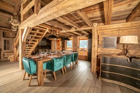 Kashmyre Chalet Luxe Chauffeur Sauna