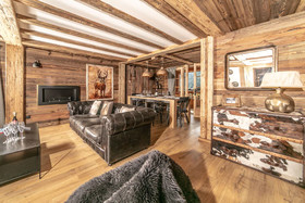 Kashmyre Chalet Luxe Chauffeur Sauna
