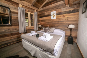 Kashmyre Chalet Luxe Chauffeur Sauna