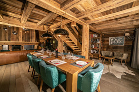 Kashmyre Chalet Luxe Chauffeur Sauna