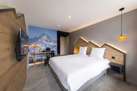 Hotel Base Camp Lodge
