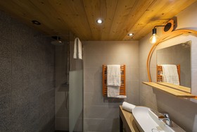 Hotel Base Camp Lodge