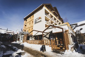 Hotel Base Camp Lodge