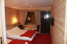 Hotel Base Camp Lodge