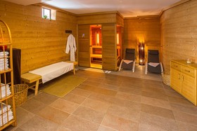 Hotel Base Camp Lodge