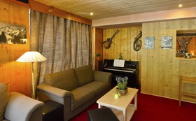 Hotel Base Camp Lodge