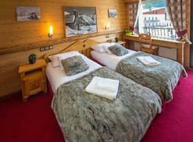 Hotel Base Camp Lodge