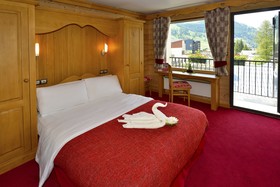 Hotel Base Camp Lodge