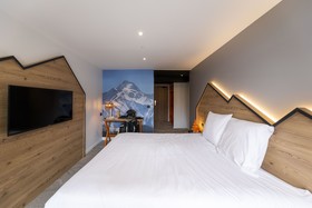 Hotel Base Camp Lodge