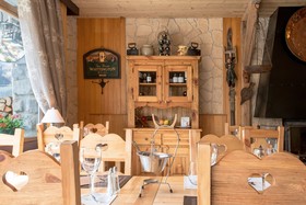Hotel Base Camp Lodge
