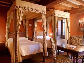 Hostellerie Du Vieux Pérouges