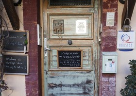 The Frogs' House