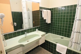 Adonis Lyon Est - Hôtel Artys