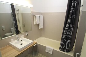 Adonis Lyon Est - Hôtel Artys