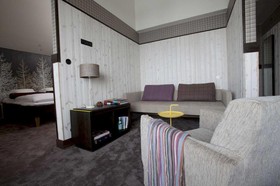 Langley Hotel Tango