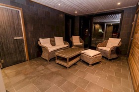 Langley Hotel Tango