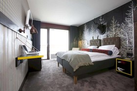 Langley Hotel Tango