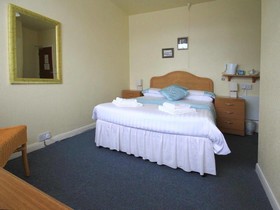 OYO Godolphin Arms Hotel