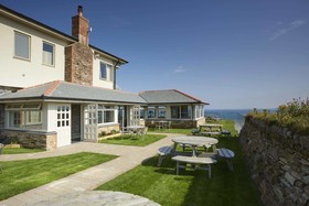 Lewinnick Lodge