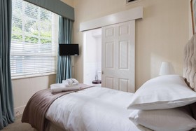 Camilla House - Guest house