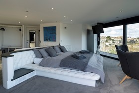 Uno - St Ives
