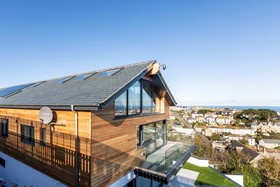 Uno - St Ives