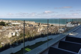 Uno - St Ives