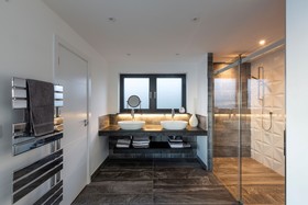 Uno - St Ives