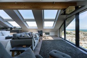 Uno - St Ives