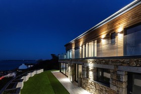 Uno - St Ives