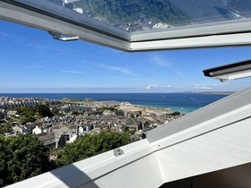 Uno - St Ives
