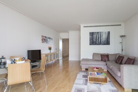 Discovery Dock Apartments East