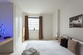 Discovery Dock Apartments East